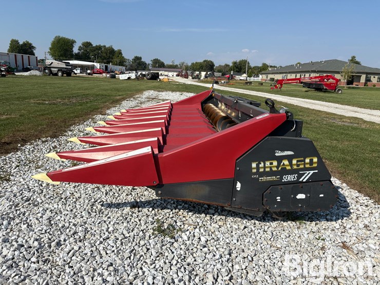 2013-drago-8r30-corn-head-image-8