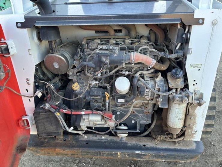 2022-bobcat-t740-image-33