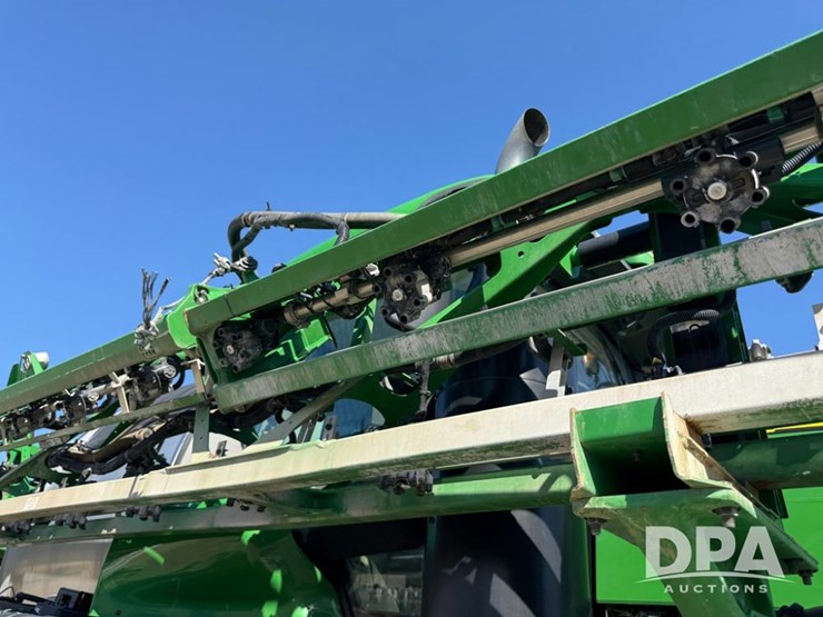 2021-john-deere-r4044-image-96