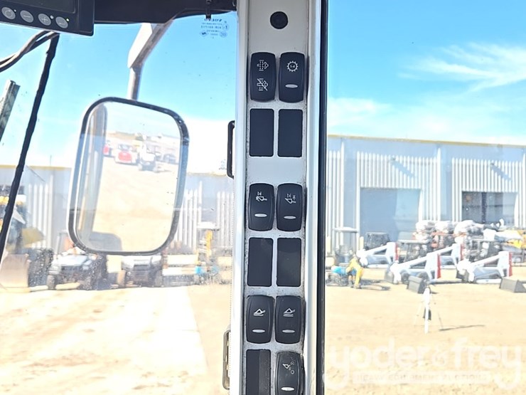 2016-volvo-l70h-image-53