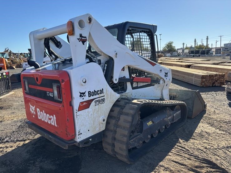 2022-bobcat-t740-image-3