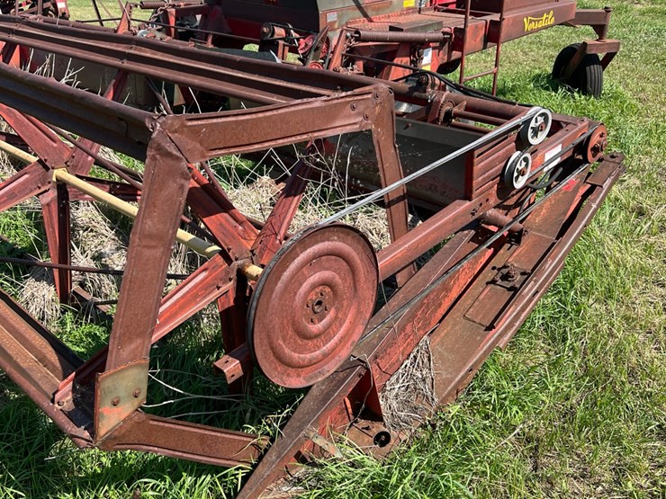 400-versatile-swather,-been-sitting,-not-running-image-18