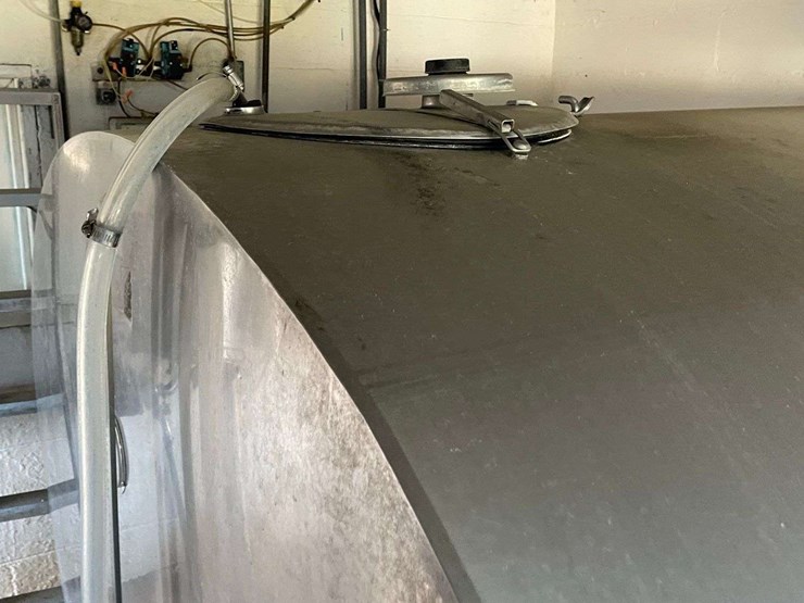 mueller-2000-gallon-milk-tank-image-20