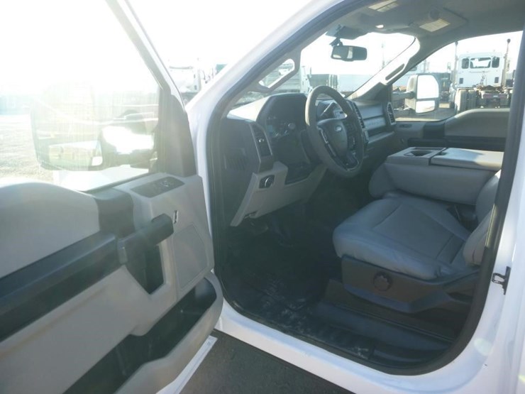 2020-ford-f350-image-18