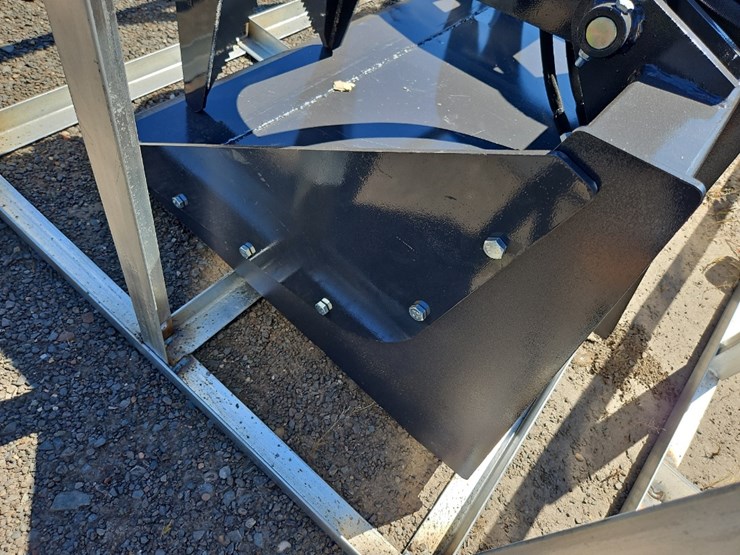 landhonor-72"-grapple-bucket-image-5