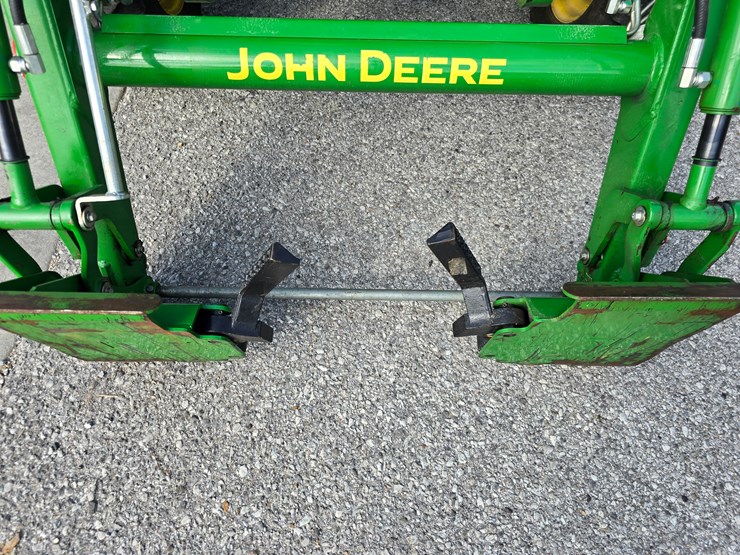 john-deere-4044r-image-35