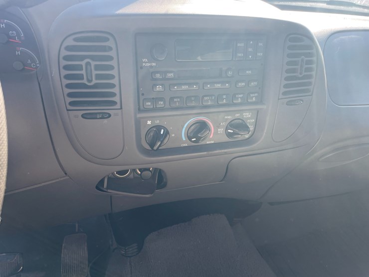 2001-ford-f150-xlt-image-25