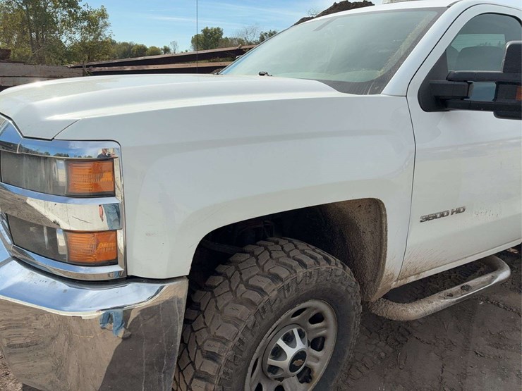 2015-chevy-silverado-3500hd-image-15