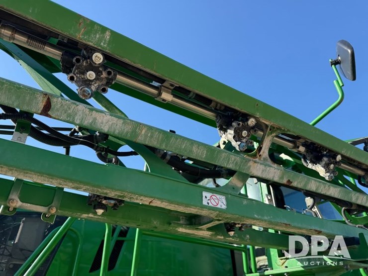 2021-john-deere-r4044-image-64
