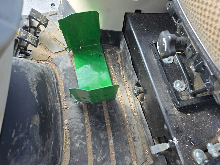 john-deere-4044r-image-72