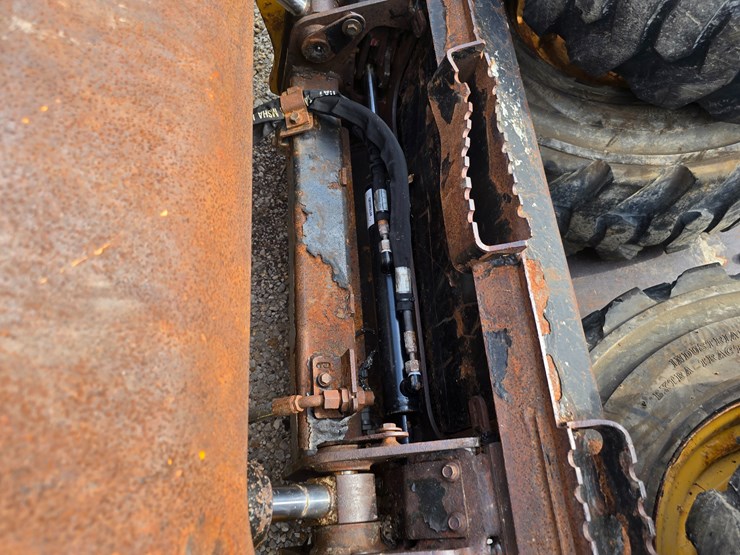 2020-caterpillar-262d3-image-36