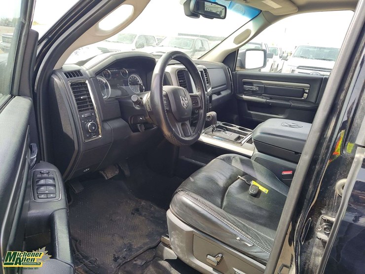 2013-ram-1500-sport-4x4-crew-cab-sb-image-13