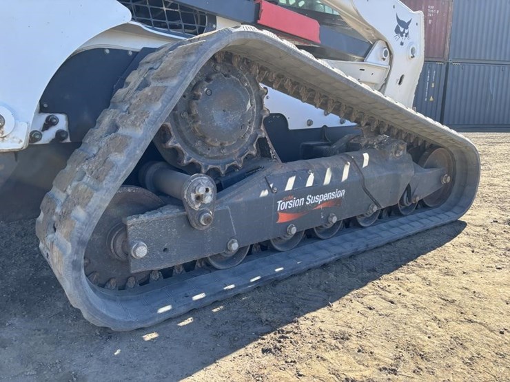 2022-bobcat-t870-image-16