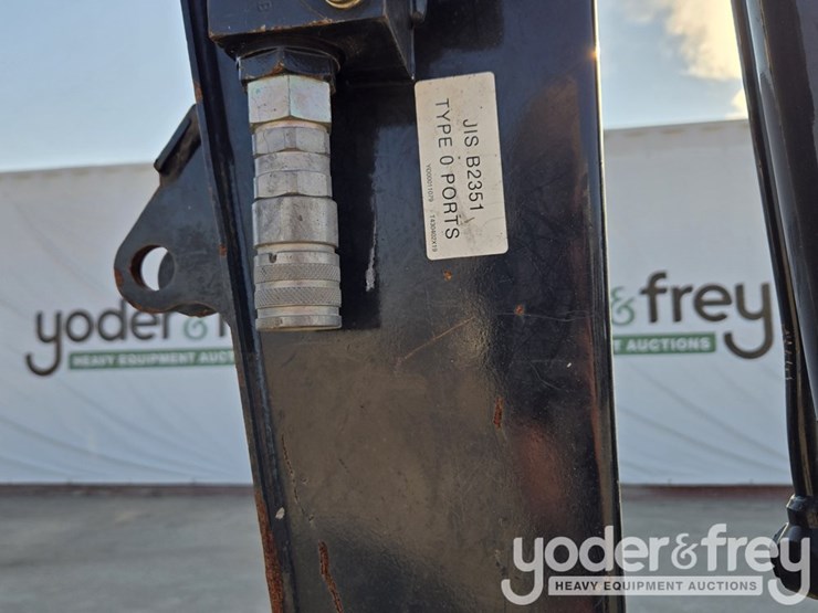 2022-deere-26g-image-41