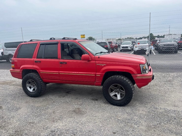 1995-jeep-grand-cherokee-limited-image-3