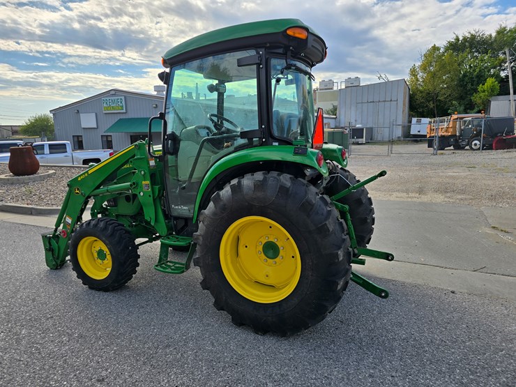 john-deere-4044r-image-11