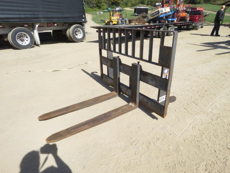 case-quick-attach-heavy-duty-pallet-forks-image-4
