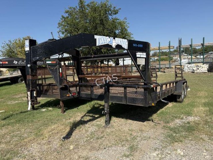 #201-•-2015-texas-bragg-25'-utility-gooseneck-trailer-image-1