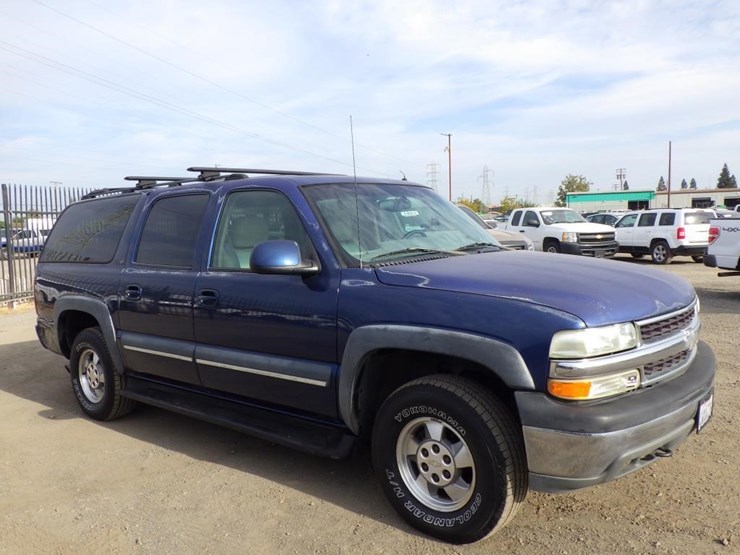 2002-chevrolet-suburban-image-2