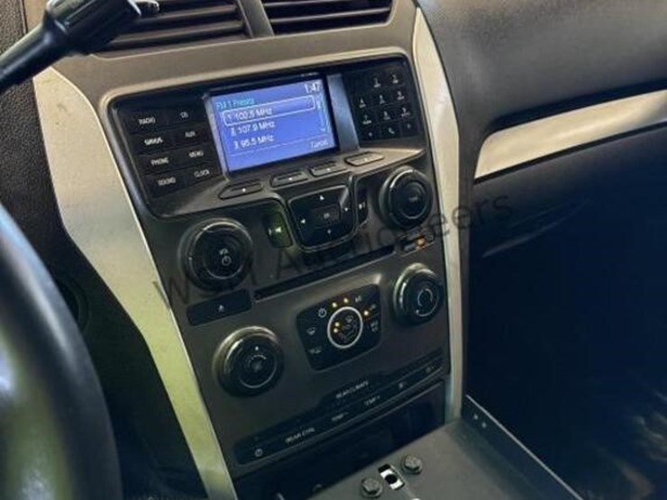 2014-ford-explorer-image-19