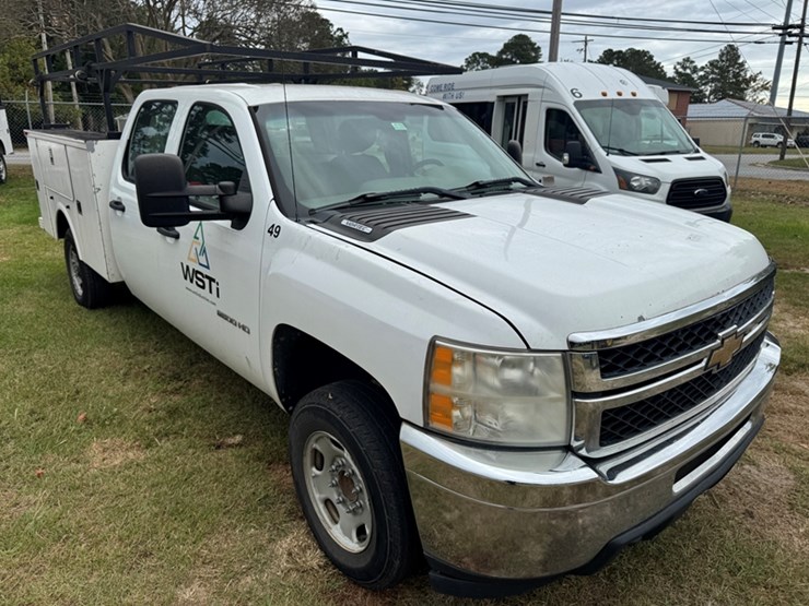 2011-chevrolet-silverado-2500-image-2