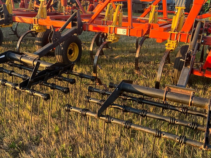 54’-bourgault-chisel,-12”-space,-heavy-harrows,-note:-hitch-slightly-bent-in-one-spot,-doesn’t-affect-performance-of-machine-as-hitch-is-floating.-image-41