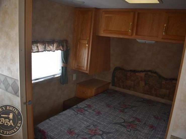 2004-keystone-rv-co-hornet-sport-27bs-38101-image-14