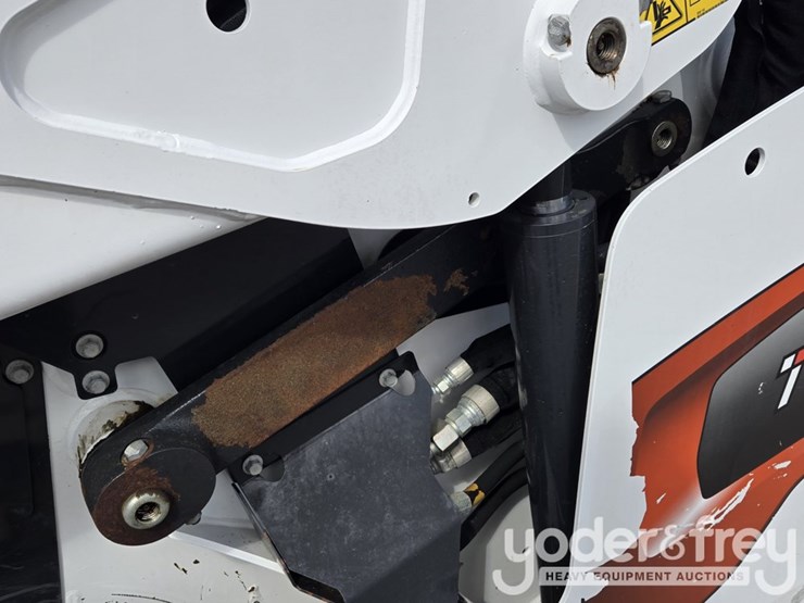 2022-bobcat-t64-image-28