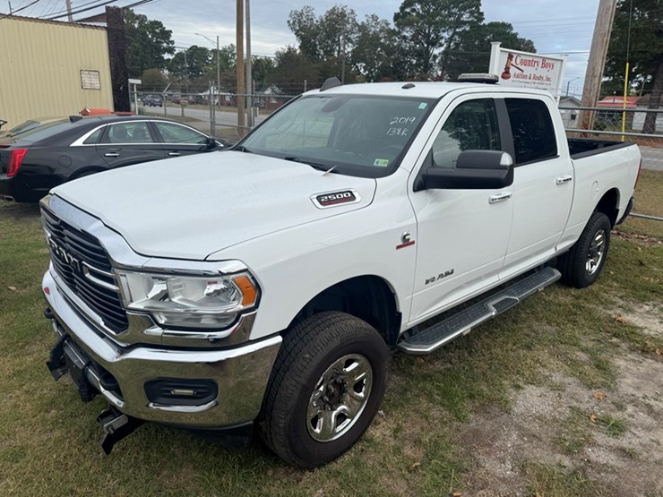 2019-ram-2500-big-horn-image-1