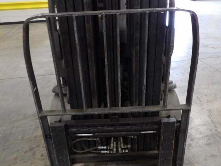 2015-crown-4500-5000lb-electric-warehouse-forklift-image-9