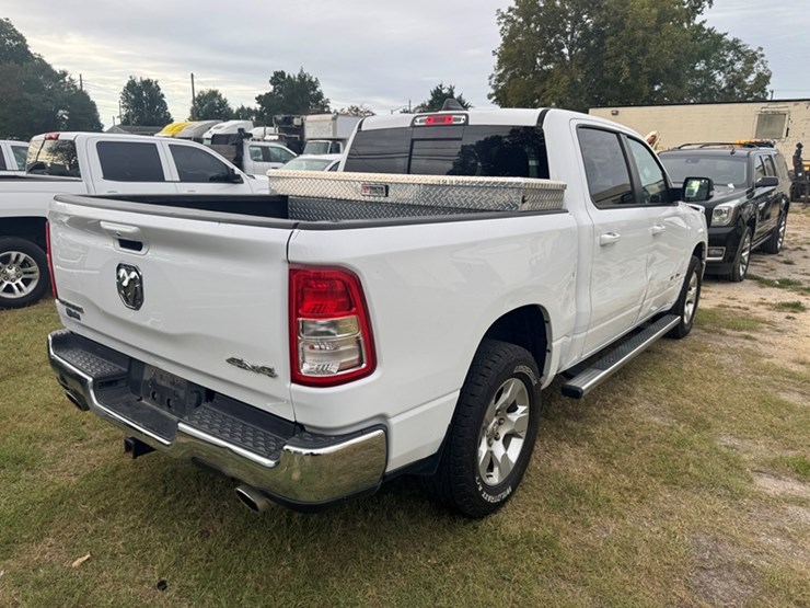 2021-ram-1500-big-horn-image-4