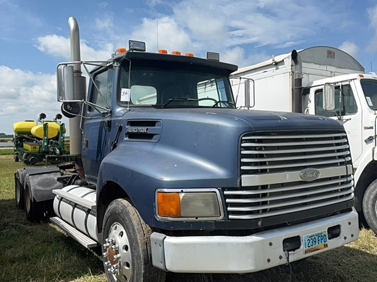 1997-ford-aero-max-day-cab-semi,-60-series-detroit,-9-speed-manual-image-1