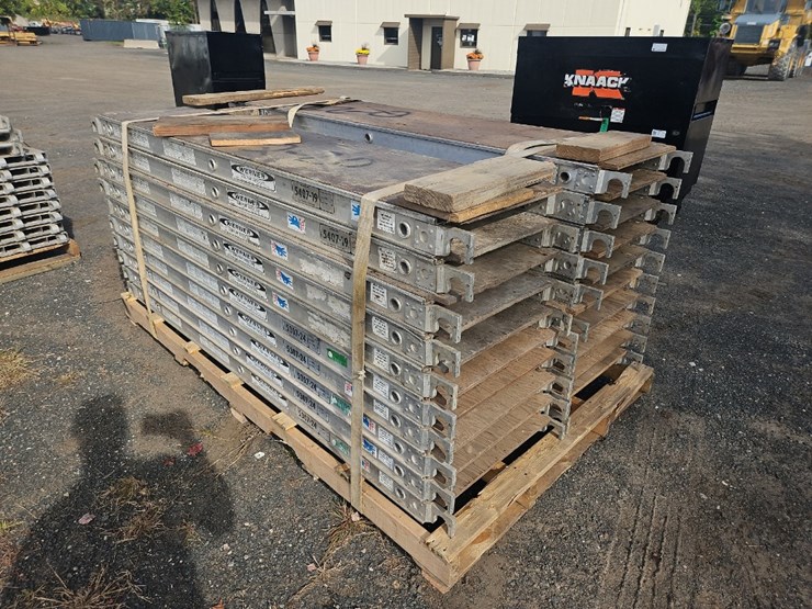 quantity-of-werner-aluminum-planks-image-3