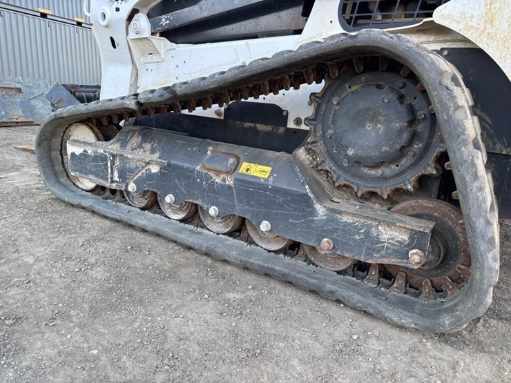 2022-bobcat-t740-image-16