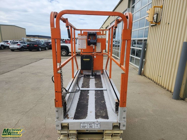 2005-jlg-1930es-image-13