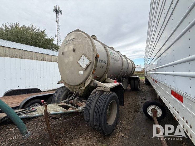 1965-beall-liquid-transport-trailer-(pz13938,-unit-47190)-image-1