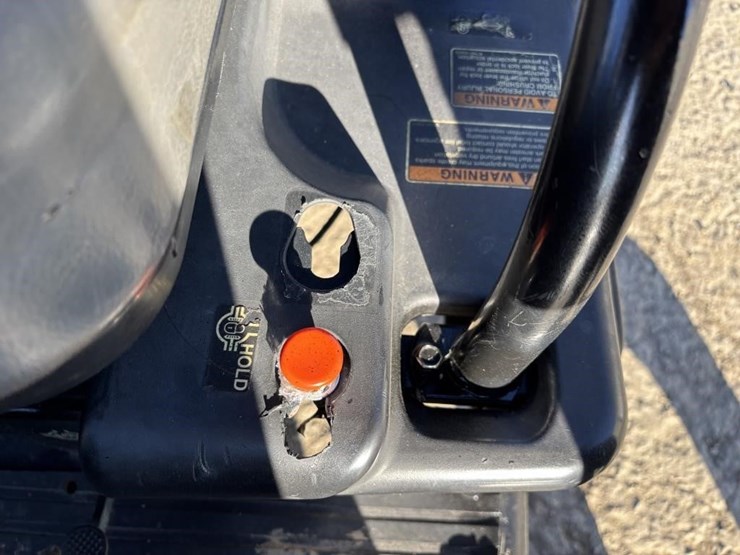 2018-kubota-rtvx1140-image-22