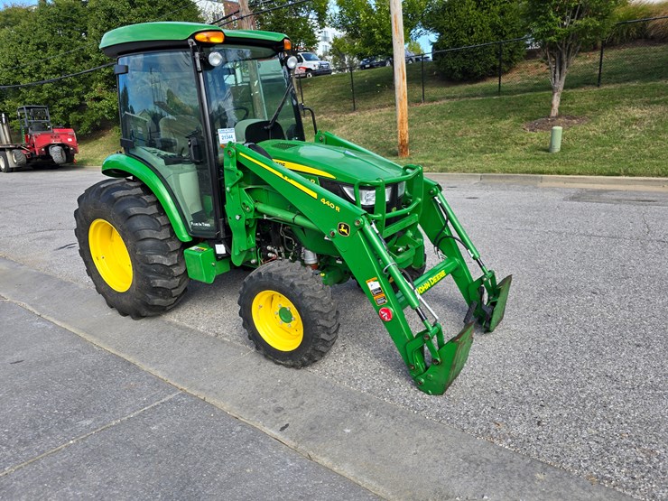 john-deere-4044r-image-28