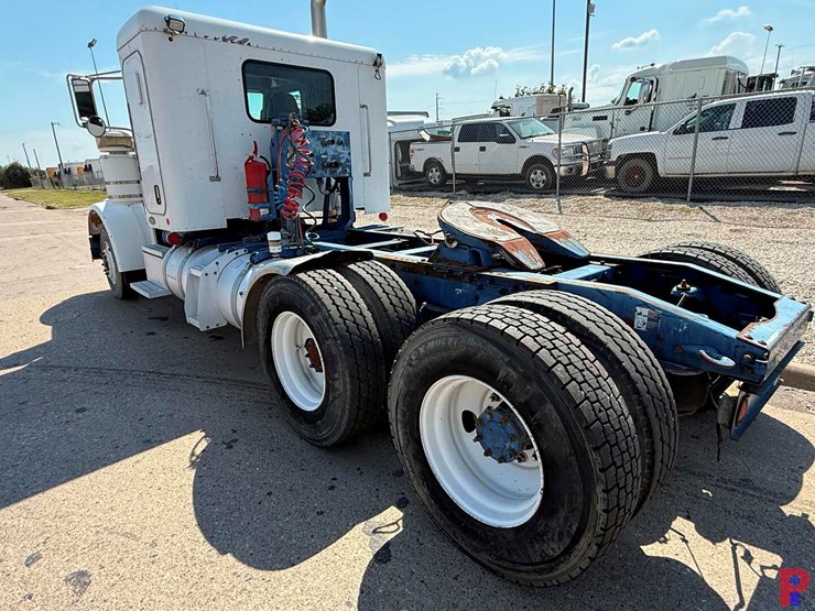 2008-peterbilt-367-image-8