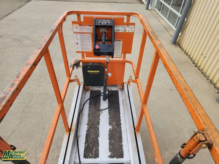 2005-jlg-1930es-image-12