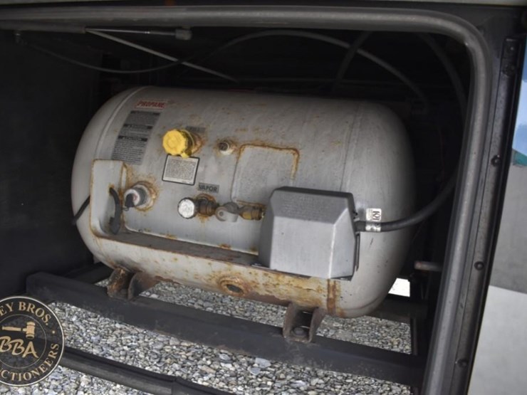 2006-thor-motor-coach-mandalay-40e-38083-image-30