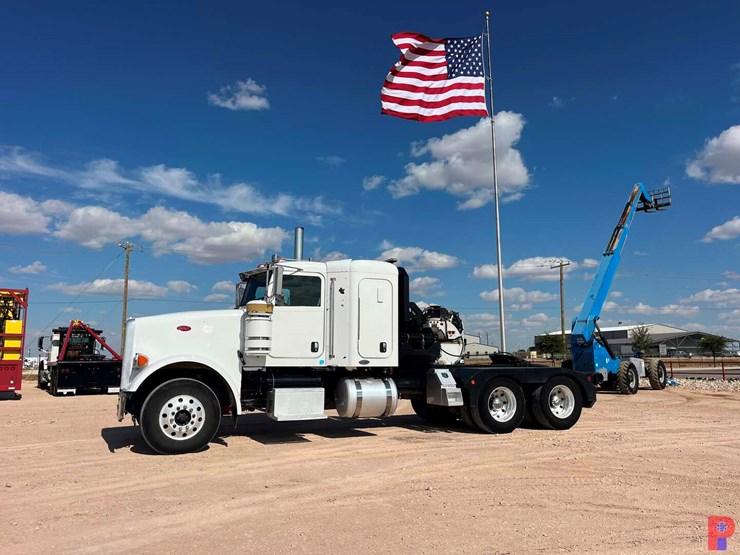 2010-peterbilt-367-image-1