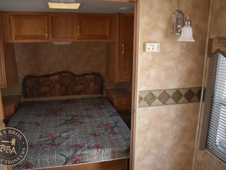 2004-keystone-rv-co-hornet-sport-27bs-38101-image-18