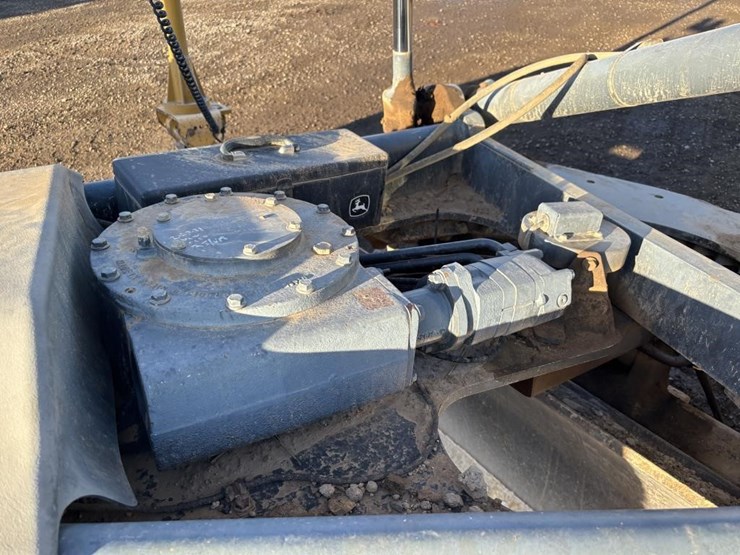 2011-deere-872gp-image-12