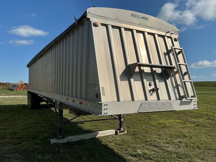 2011-dakota-mfg-trailer-image-3