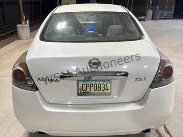 2012-nissan-altima-sdn-image-7
