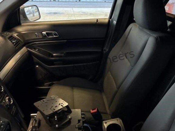 2017-ford-explorer-image-22