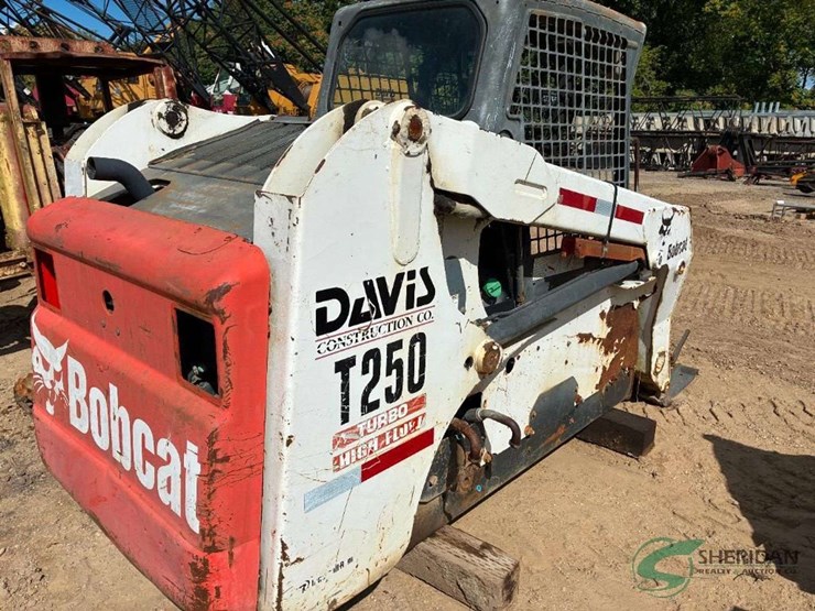 bobcat-t250-skid-steer-parts-machine-image-10