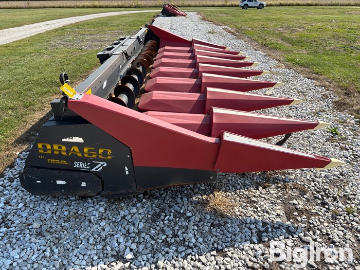 2013-drago-8r30-corn-head-image-4