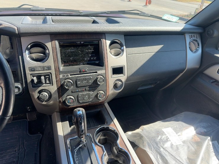 2015-ford-expedition-image-19
